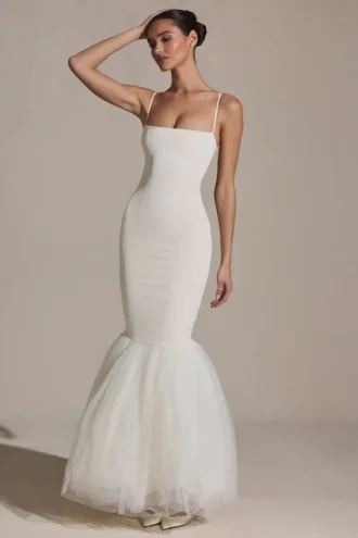 Adelpha Tulle Hem Fishtail Gown i elfenben
