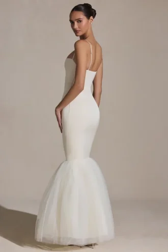Adelpha Tulle Hem Fishtail Gown i elfenben