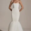 Adelpha Tulle Hem Fishtail Gown i elfenben