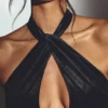 Adriana maxiklänning i sammet med halterneck i jetblack