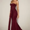 Aisra Satin Peekaboo Bandeau Draped Gown i vinrött