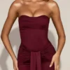 Aisra Satin Peekaboo Bandeau Draped Gown i vinrött