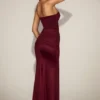 Aisra Satin Peekaboo Bandeau Draped Gown i vinrött
