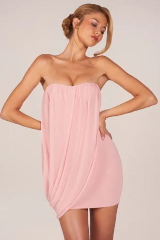 Alessandra bandeau-draperad miniklänning i blushrosa