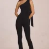 Alira Modal One-Shoulder Jumpsuit i svart