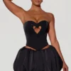 Amora Embellished Heart Cut-Out Strapless Corset Top i svart