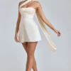 Anastasia draperad halterneck-miniklänning i satin i färgen Ivory
