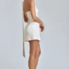 Anastasia draperad halterneck-miniklänning i satin i färgen Ivory