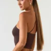 Andi Modal One-Shoulder Top i chokladbrunt