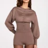 Antonia stickade minishorts med medelhög midja i färgen Mocha