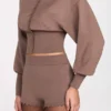 Antonia stickade minishorts med medelhög midja i färgen Mocha