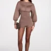 Antonia stickade minishorts med medelhög midja i färgen Mocha