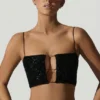 Ariana Embellished Cut-Out Crop Top i svart