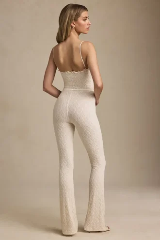 Arlena Jumpsuit med spets och rosettdetaljer i färg Ivory