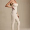 Arlena Jumpsuit med spets och rosettdetaljer i färg Ivory