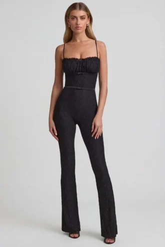 Arlena Jumpsuit med spets och rosettdetaljer i svart