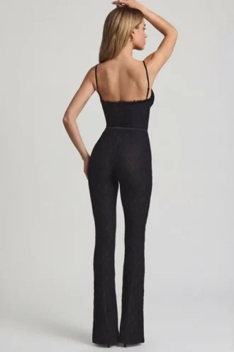 Arlena Jumpsuit med spets och rosettdetaljer i svart