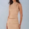 Aurelle topp i imitationsmocka med hög hals  i beige