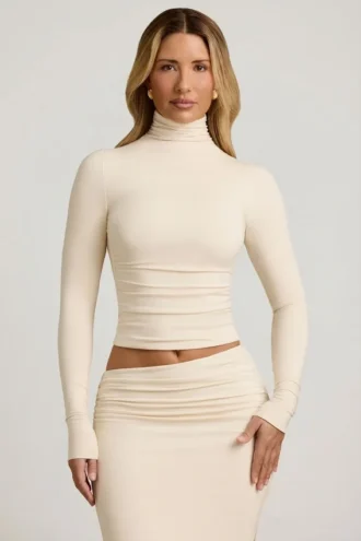 Auri Modal Ruched Backless Turtleneck Top i Ivory