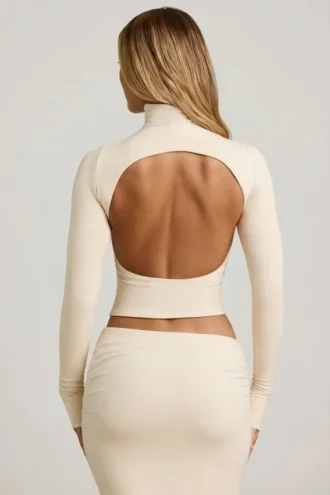 Auri Modal Ruched Backless Turtleneck Top i Ivory