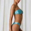 Bandeau-bikinitopp med detaljer i sötvattenspärlor i turkos