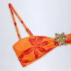 Baracoa bikinitopp med halterneck och metallbeslag i orange orkidé-mönster