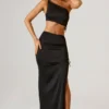 Brisa asymmetrisk crop top med rynkad detalj i svart