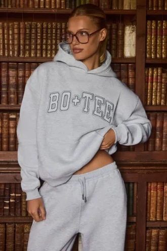Broderad oversized-hoodie i gråmelerad