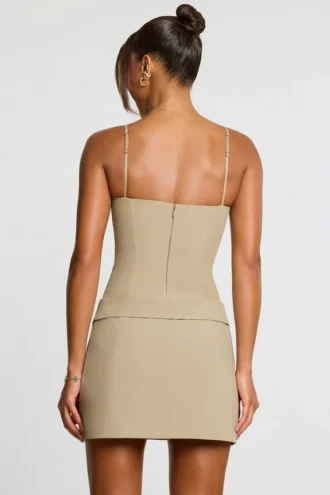 Bruna vävd twill-miniklänning med veck och överlappande snitt i taupe