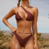 Carmella asymmetrisk bikinitopp i brunt