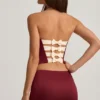 Carola minikjol i satin med rosettdetalj och låg midja i vinrött