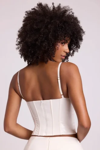 Cassandra vinylkorsett-crop-top med bygel i vitt