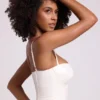 Cassandra vinylkorsett-crop-top med bygel i vitt