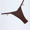 Cebu Charm-Detail stringbikinibyxor i mörk choklad