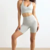 Define Luxe högmidjade biker shorts i Fog