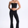 Edie Modal Twist-Front Bandeau Top i svart