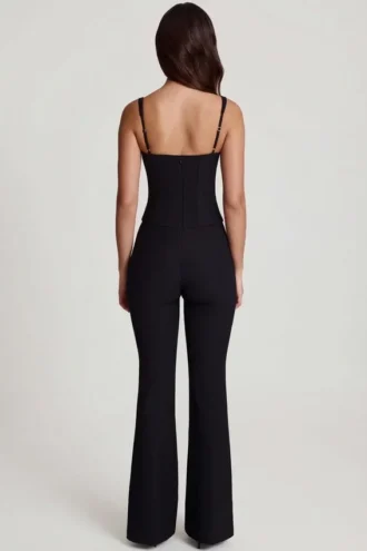 Elanie jumpsuit med rund halsringning och utsvängda ben i svart