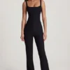 Elanie jumpsuit med rund halsringning och utsvängda ben i svart