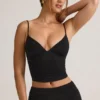 Elma Modal V-ringad rynkad camisole-toppar i svart