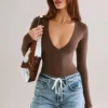 Elodie Modal Plunge långärmad bodys i chokladbrunt