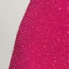 Emilion miniklänning med utskärningar och dekorationer i fuchsia