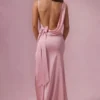 Florienne satinbrudtärneklänning med drapering i Blush Pink