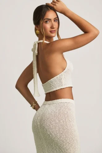 Gianna Bouclé halterneck crop top i vitt