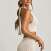 Gianna Bouclé halterneck crop top i vitt
