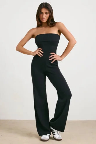 Grovstickad bandeau-jumpsuit med utsvängda ben i svart