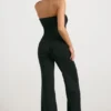 Grovstickad bandeau-jumpsuit med utsvängda ben i svart