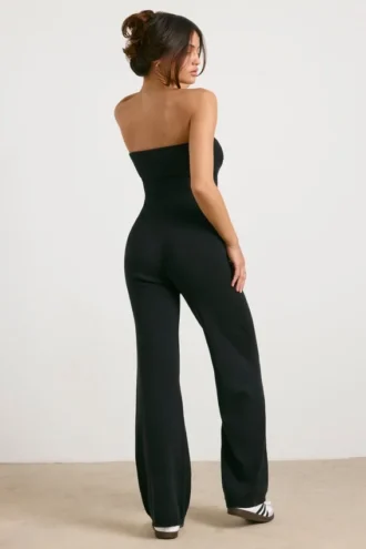 Grovstickad bandeau-jumpsuit med utsvängda ben i svart