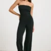 Grovstickad bandeau-jumpsuit med utsvängda ben i svart