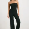 Grovstickad bandeau-jumpsuit med utsvängda ben i svart