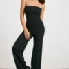 Grovstickad bandeau-jumpsuit med utsvängda ben i svart